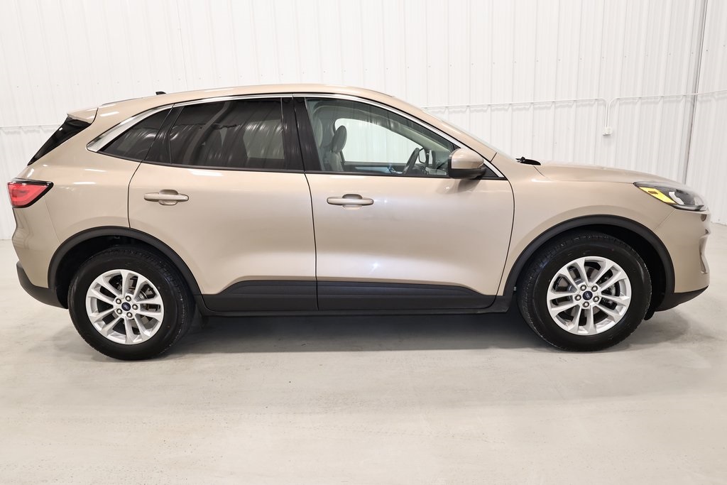 2020 Ford Escape SE photo 2