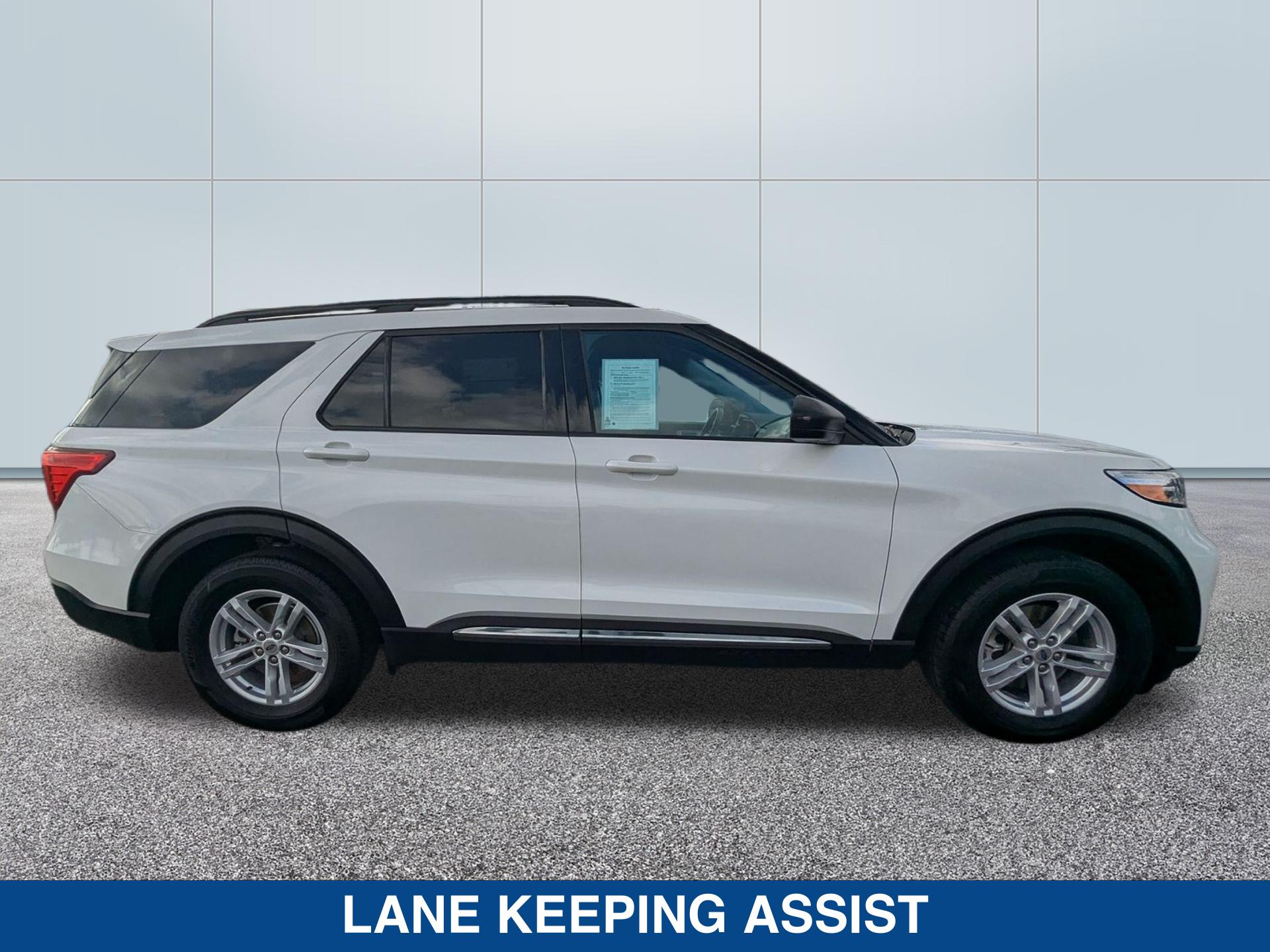 2023 Ford Explorer XLT photo 3