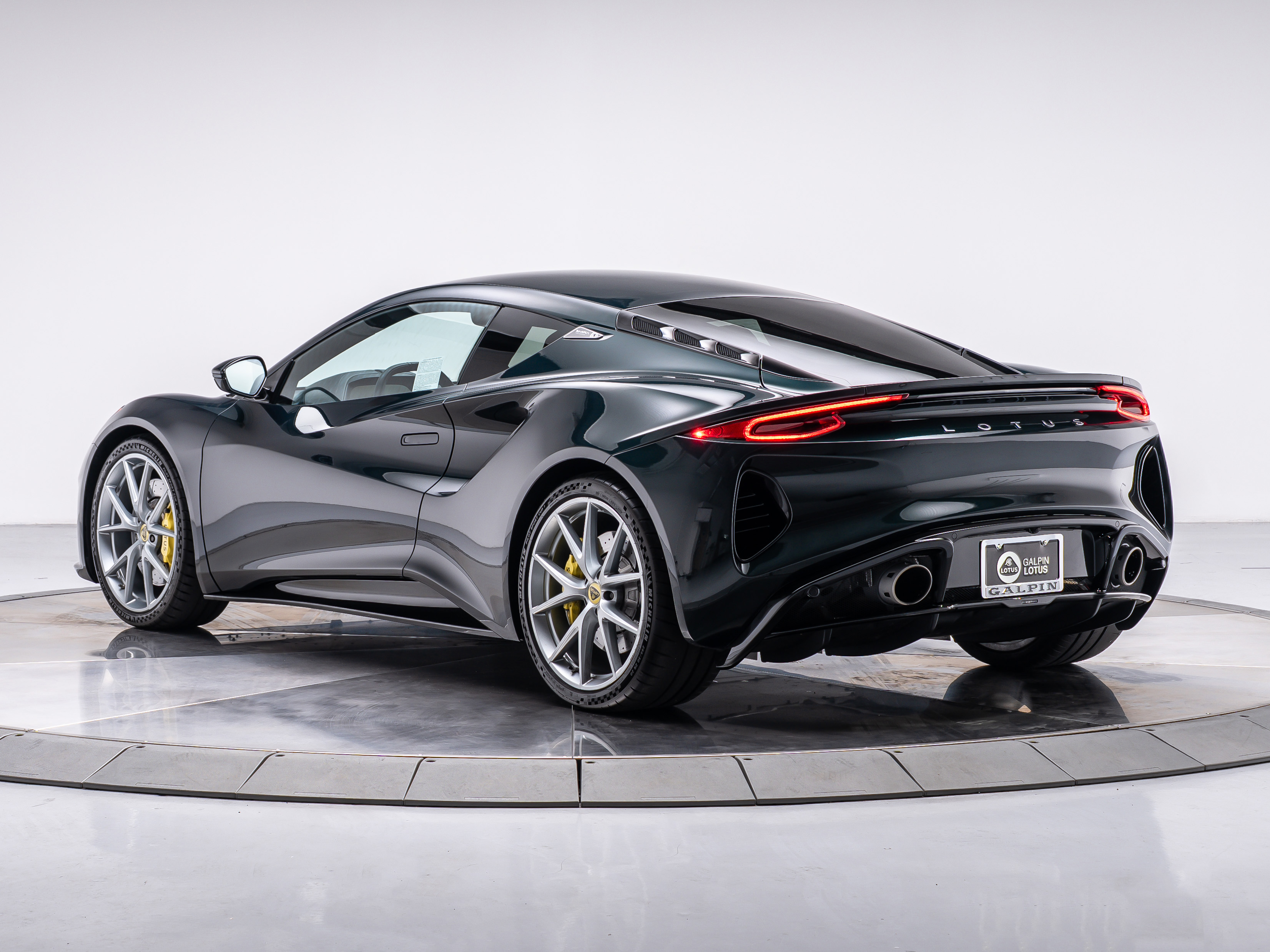 2024 Lotus Emira First Edition photo 3