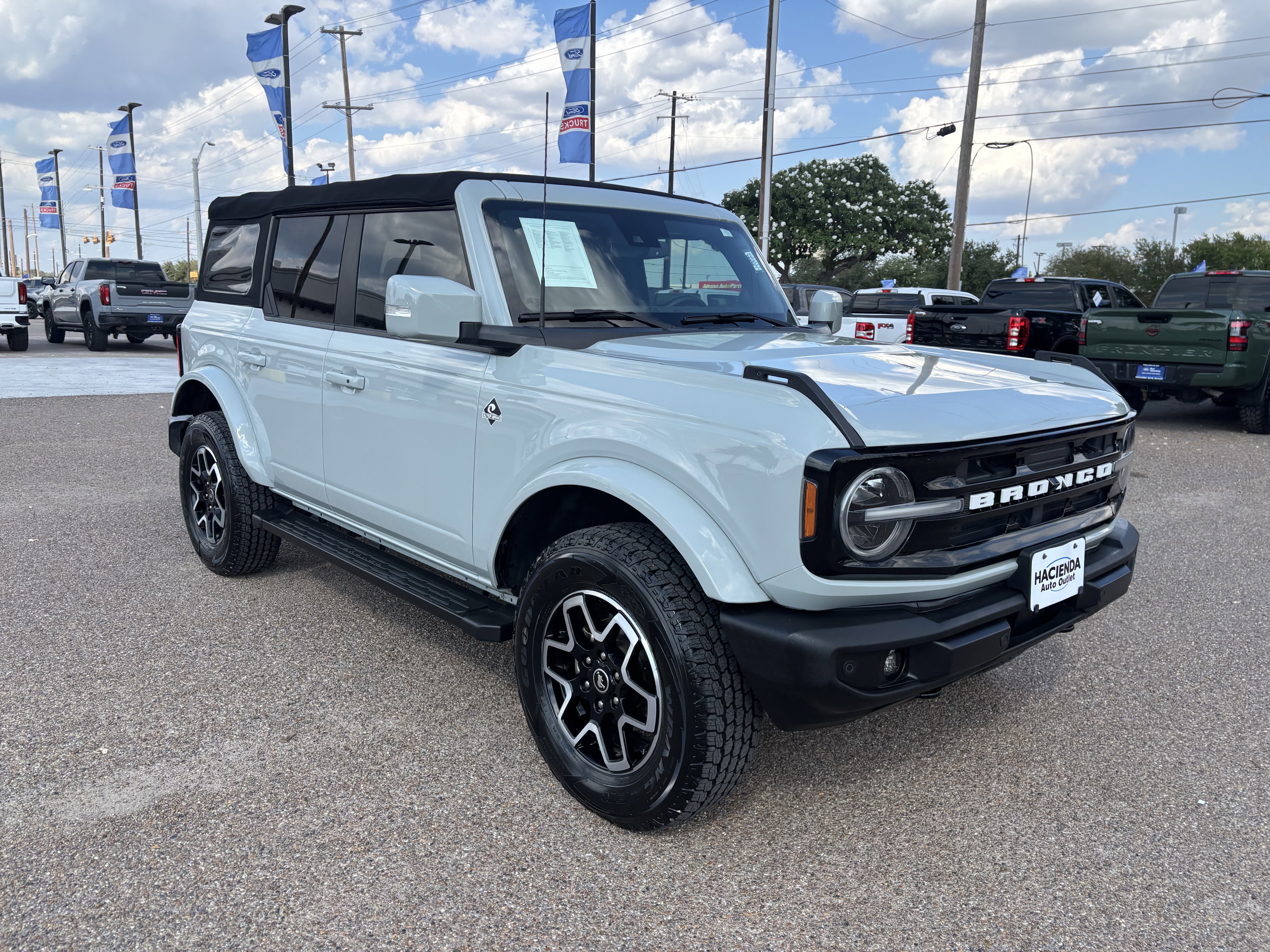 2023 Ford Bronco Outer Banks photo 4