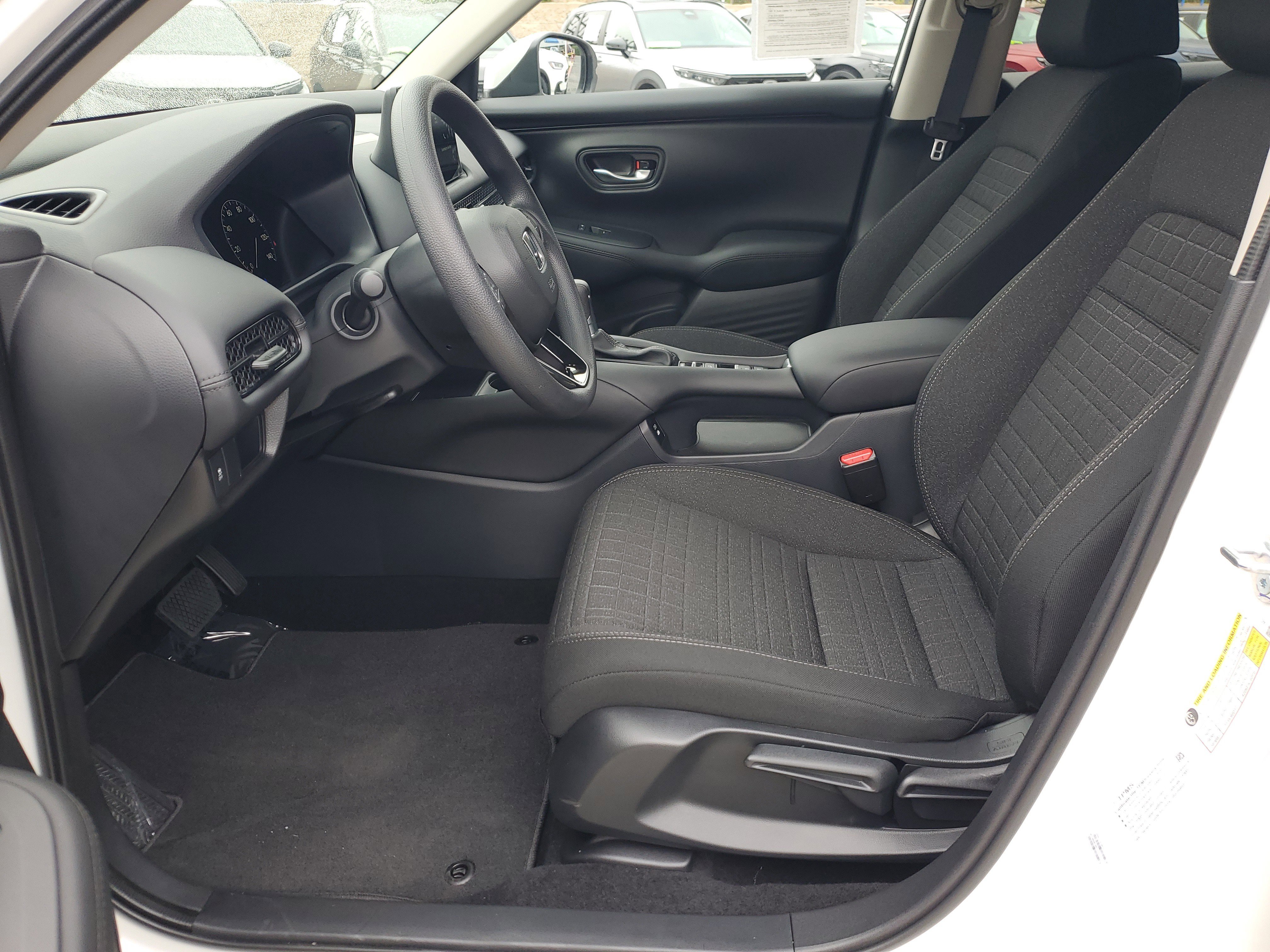 2026 Honda HR-V LX photo 14