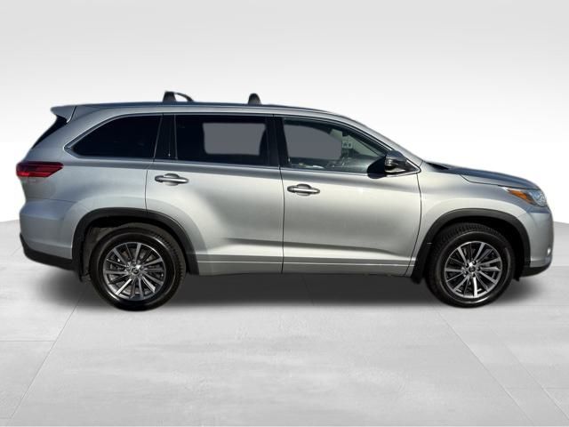 2018 Toyota Highlander SE photo 4