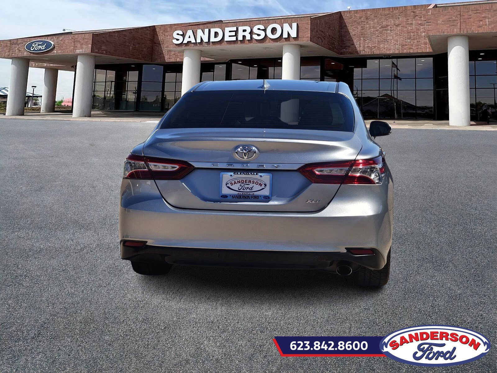2019 Toyota Camry XLE photo 4