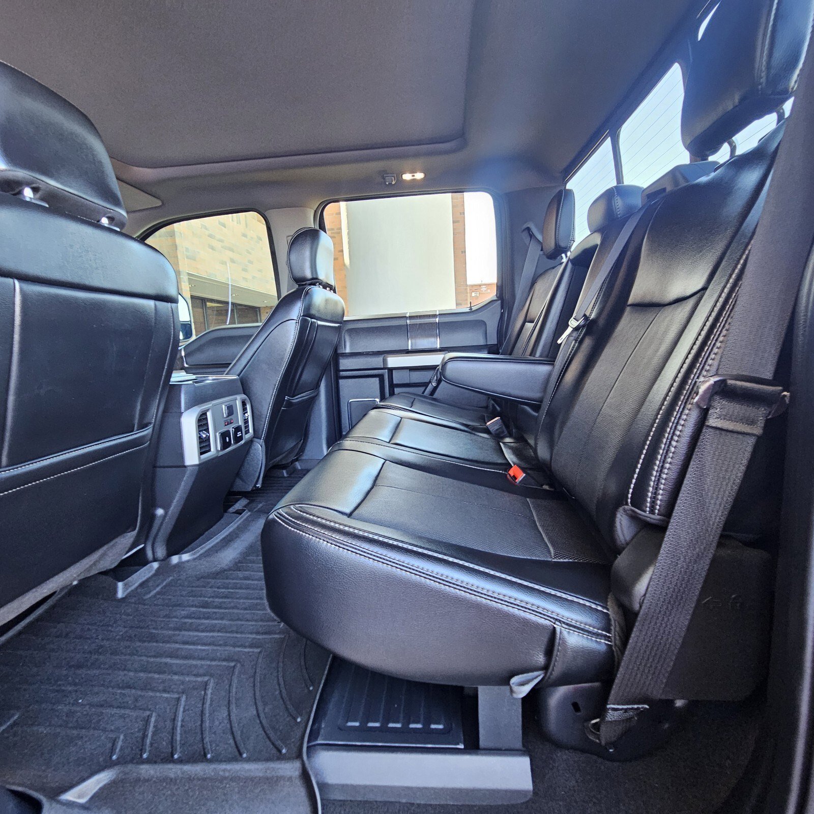 2021 Ford F-250 Lariat photo 12