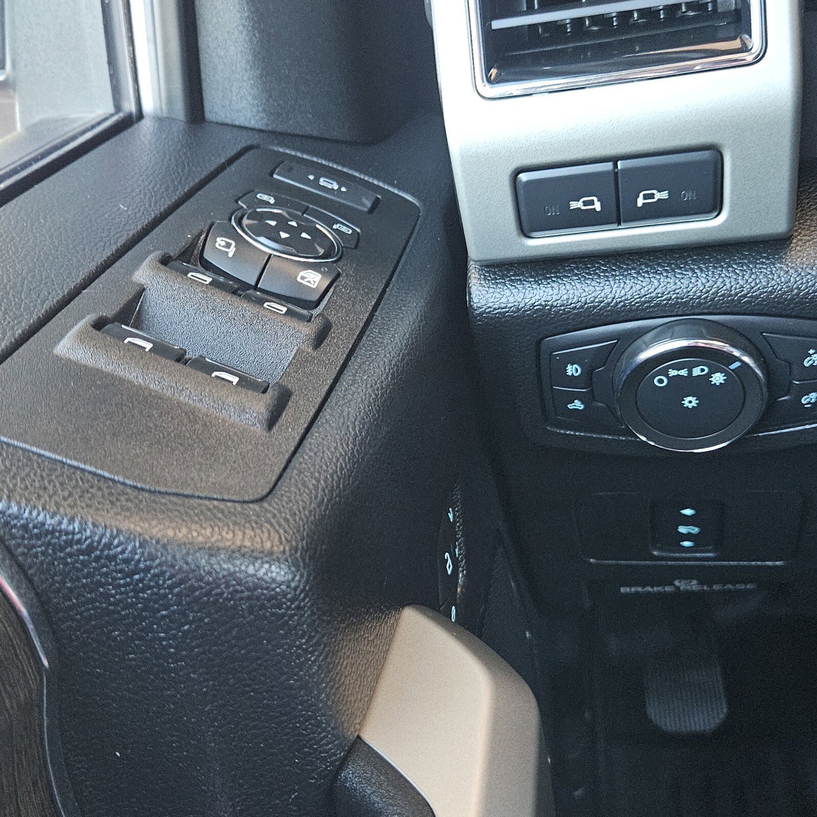 2021 Ford F-250 Lariat photo 21