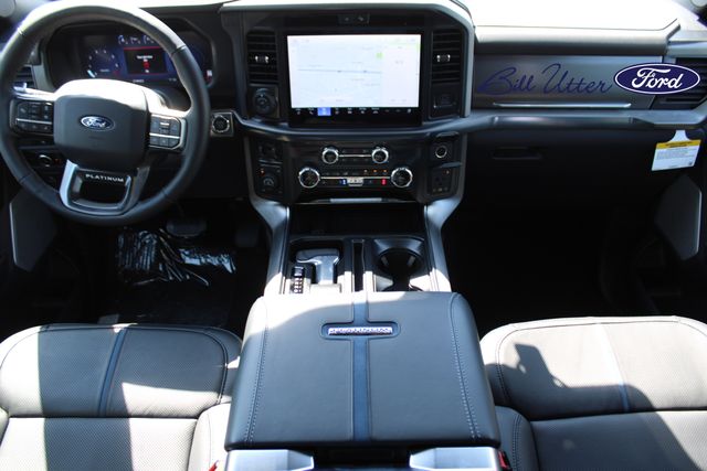 2025 Ford F-150 Platinum photo 14