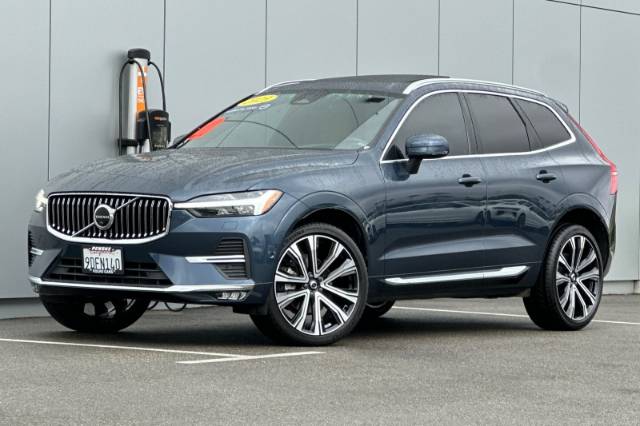 2023 Volvo XC60 B5 Ultimate Bright Theme