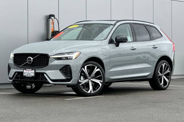 2025 Volvo XC60 Plug-In Hybrid T8 Ultra