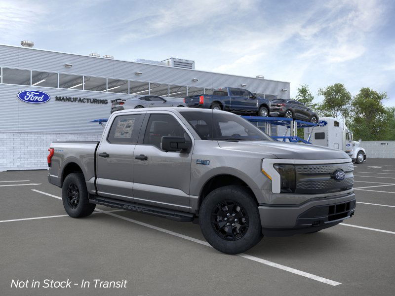 2025 Ford F-150 Lightning XLT photo 3