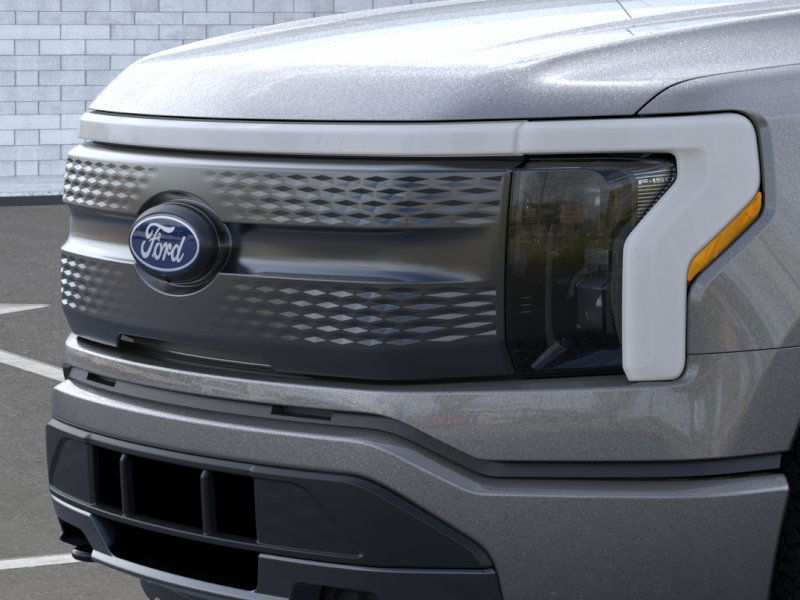 2025 Ford F-150 Lightning XLT photo 13