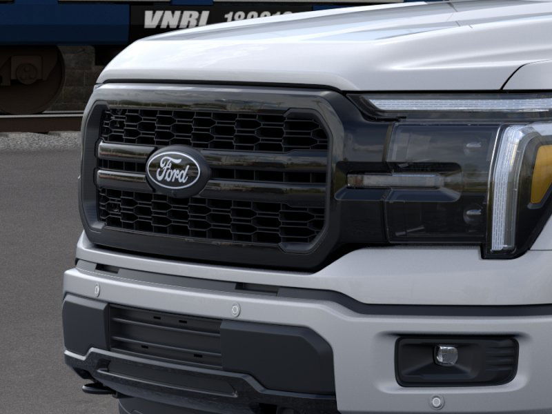 2025 Ford F-150 Lariat photo 14