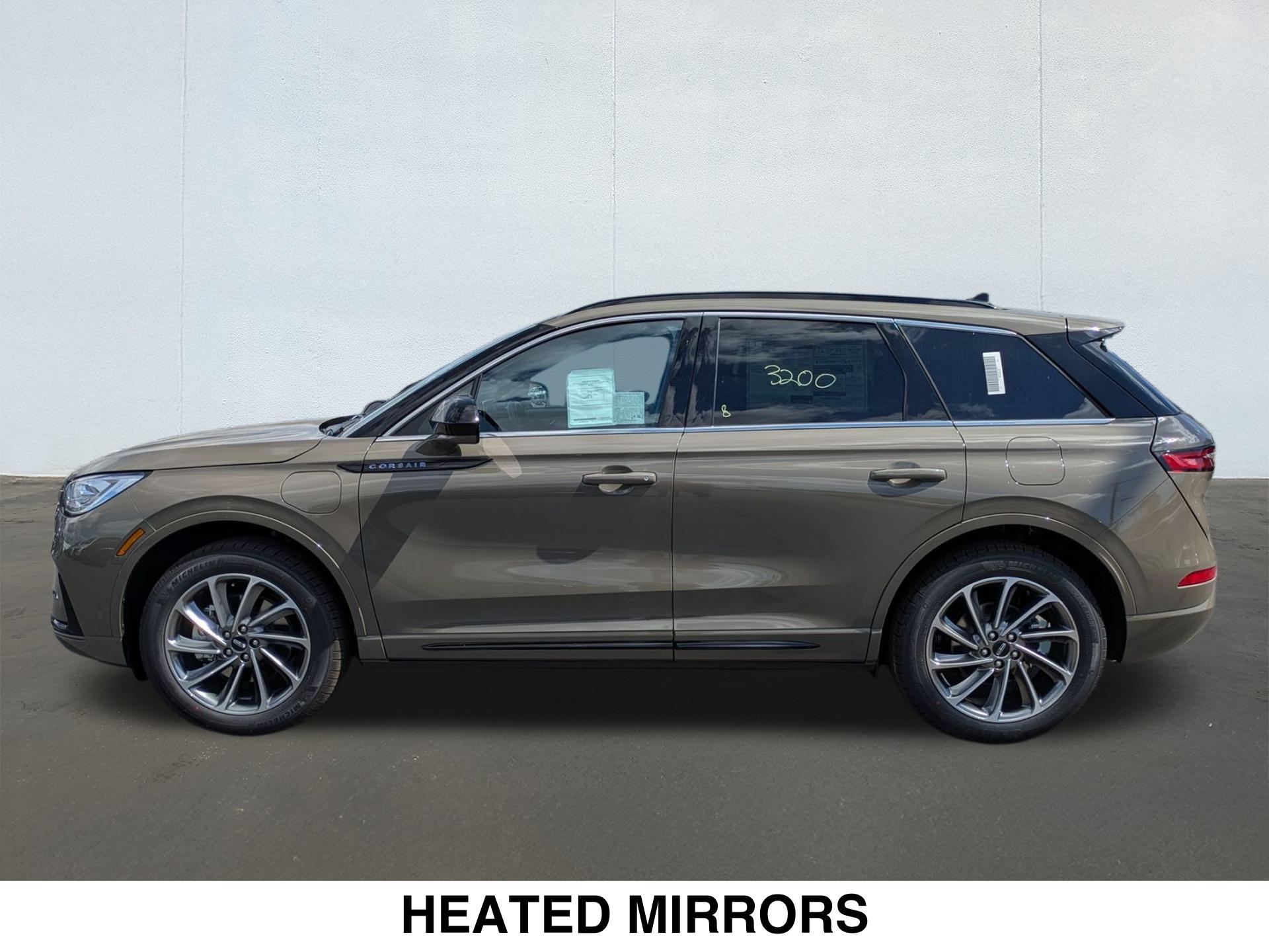 2025 Lincoln Corsair Grand Touring photo 3