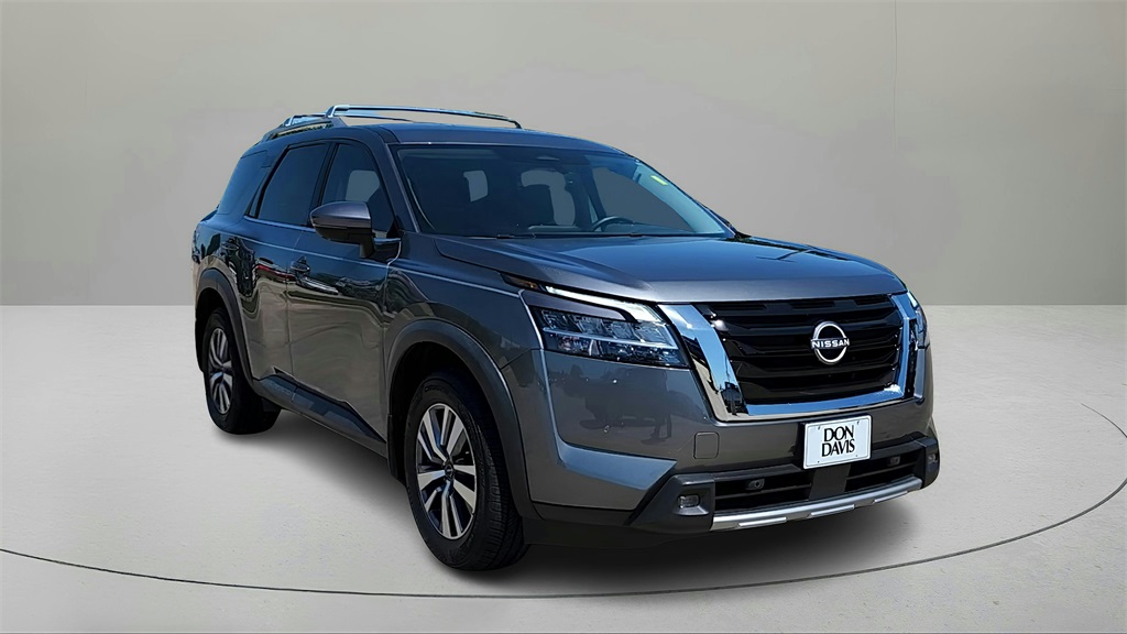 2022 Nissan Pathfinder SL's photo