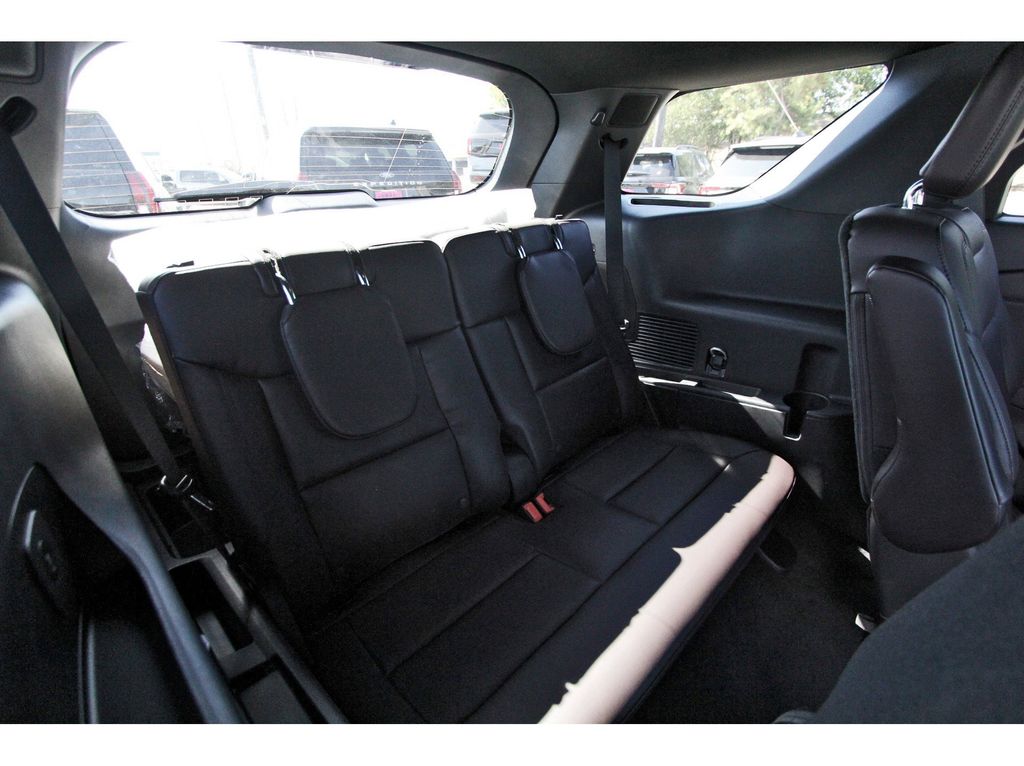 2025 Ford Explorer Platinum photo 2