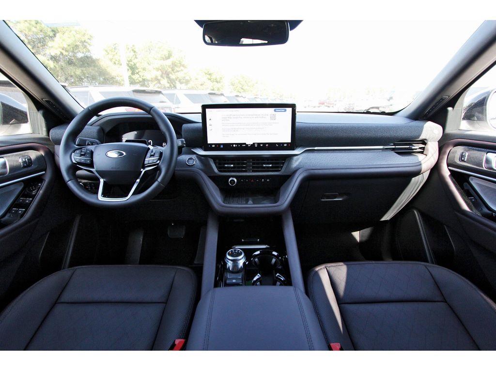 2025 Ford Explorer Platinum photo 4