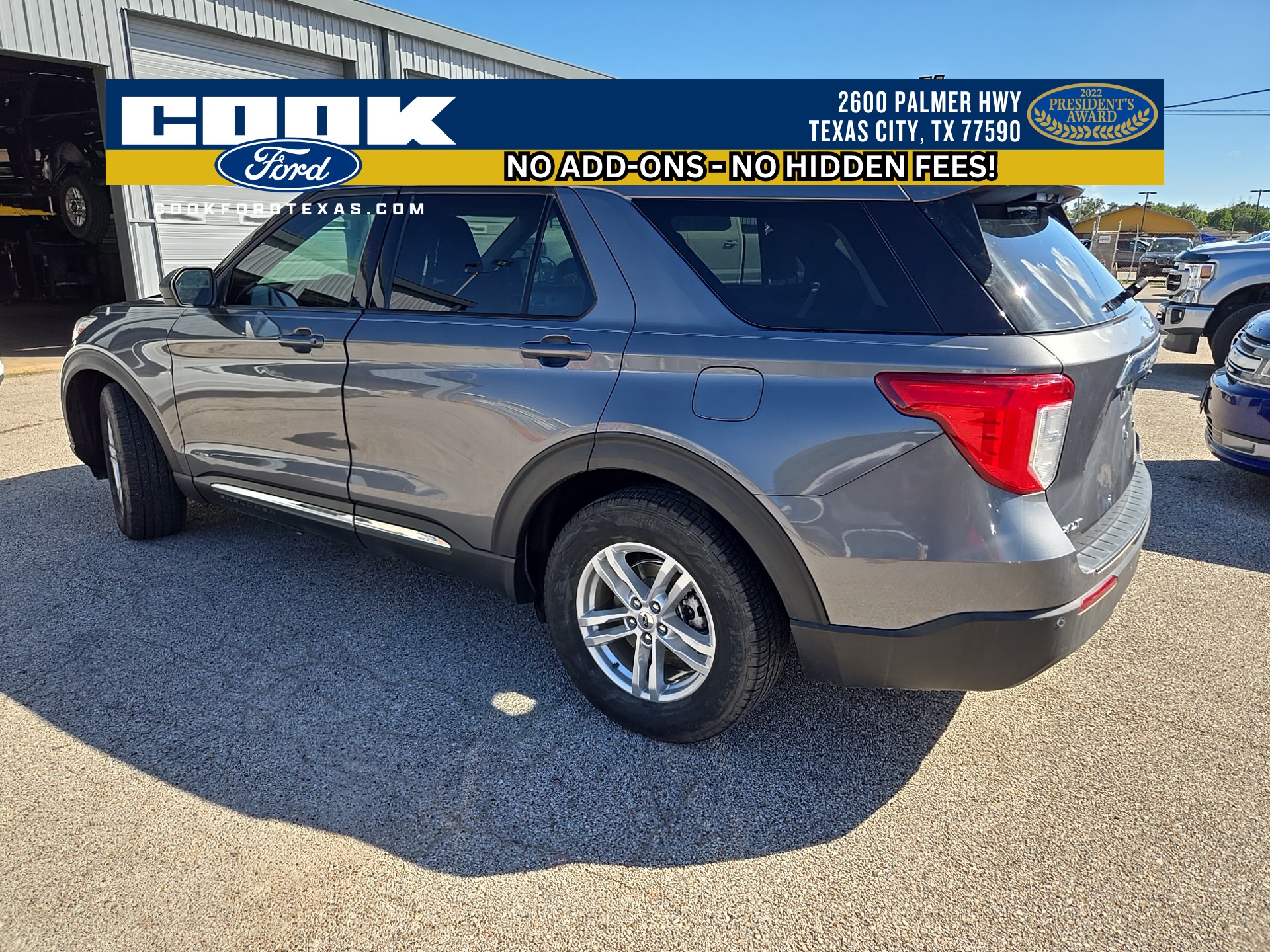 2021 Ford Explorer XLT photo 2