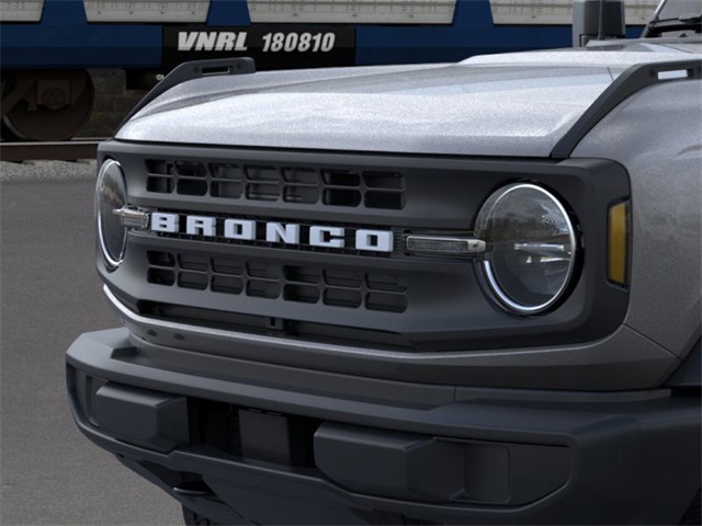 2025 Ford Bronco Base photo 14