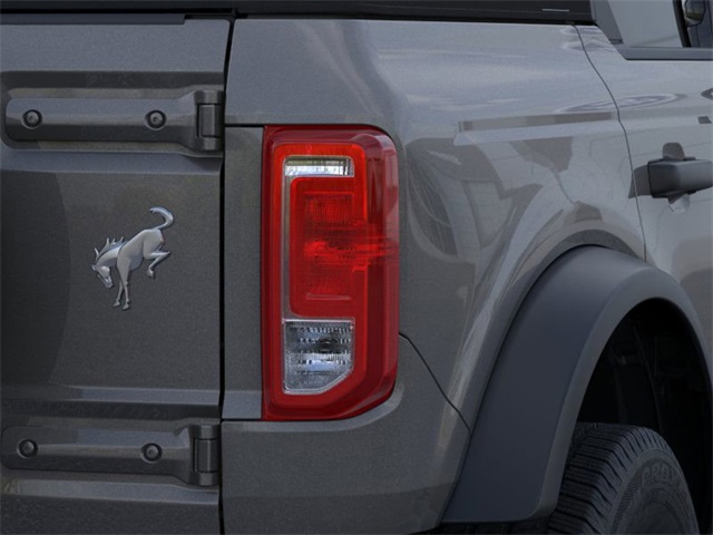 2025 Ford Bronco Base photo 18