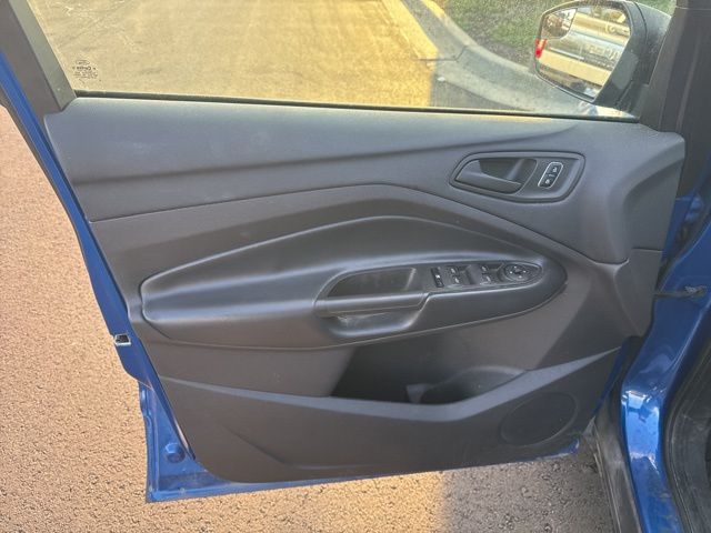2019 Ford Escape S photo 6