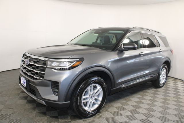 2025 Ford Explorer photo 4