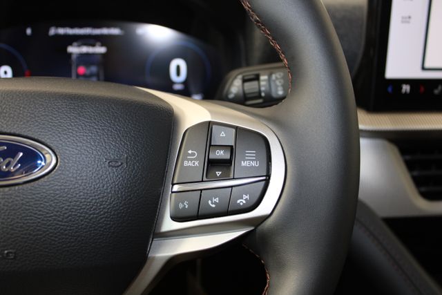 2025 Ford Explorer photo 8