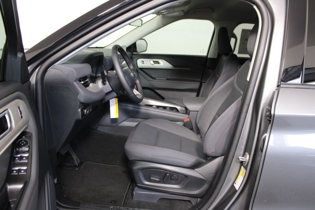 2025 Ford Explorer photo 11