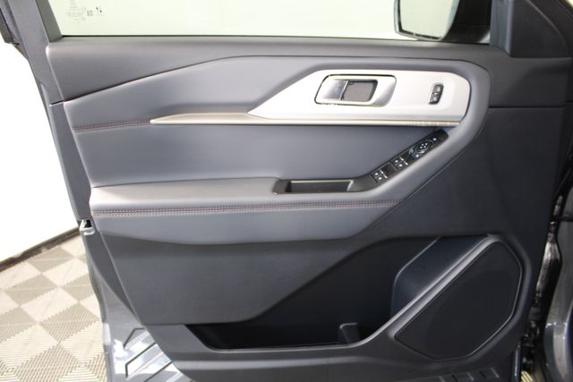 2025 Ford Explorer photo 12