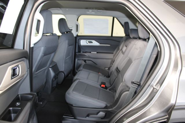 2025 Ford Explorer photo 13