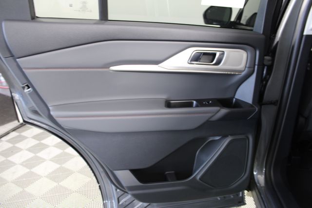 2025 Ford Explorer photo 14