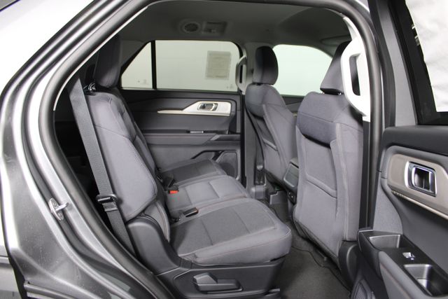 2025 Ford Explorer photo 16