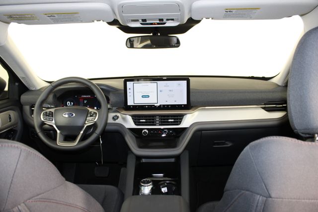 2025 Ford Explorer photo 17