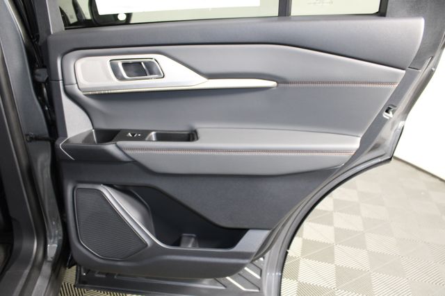2025 Ford Explorer photo 19