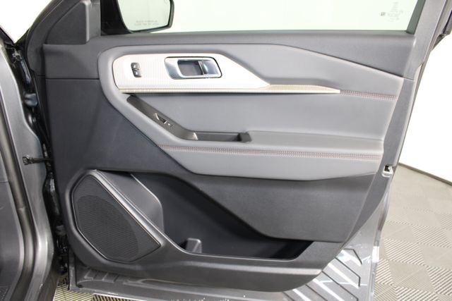 2025 Ford Explorer photo 21