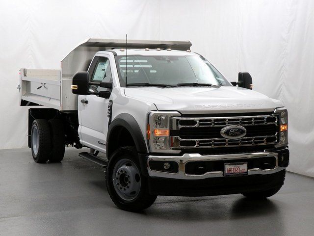 2025 Ford F-450 Super Duty Chassis Cab XL's photo