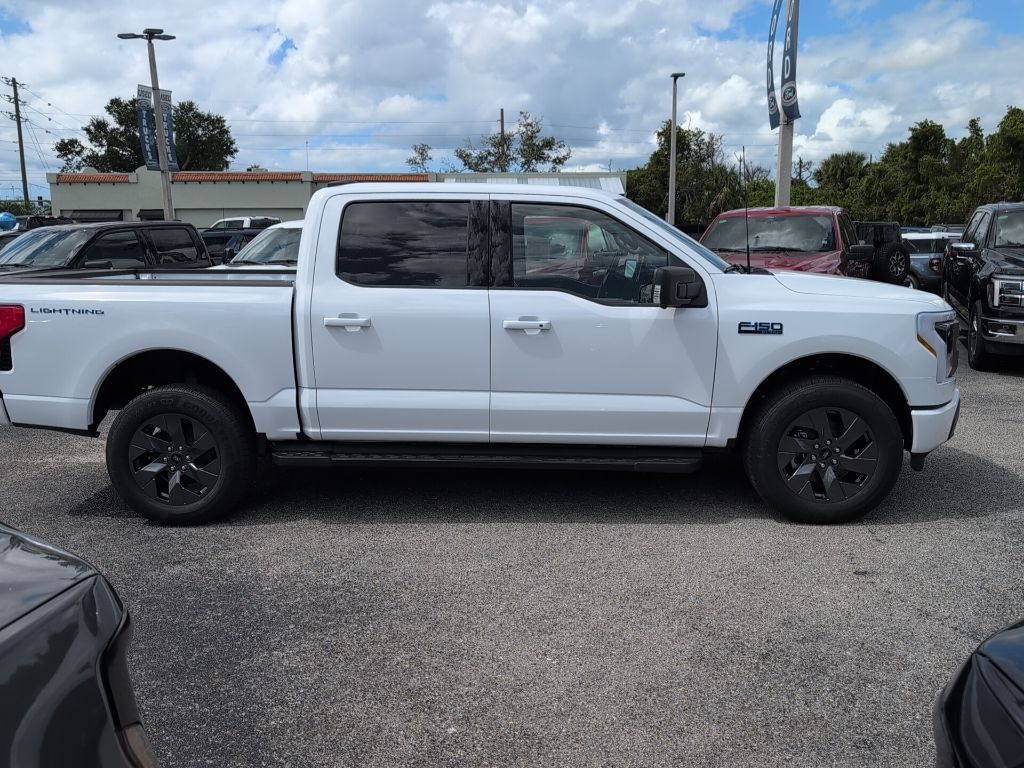 2025 Ford F-150 Lightning photo 2