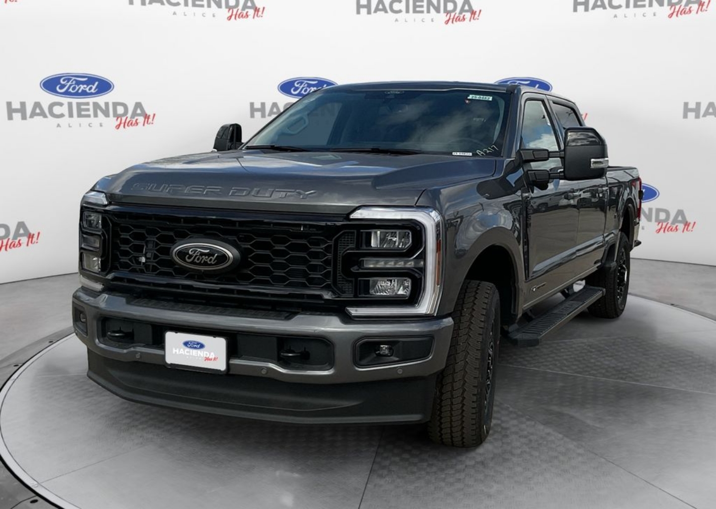 2025 Ford F-250 Super Duty Lariat's photo