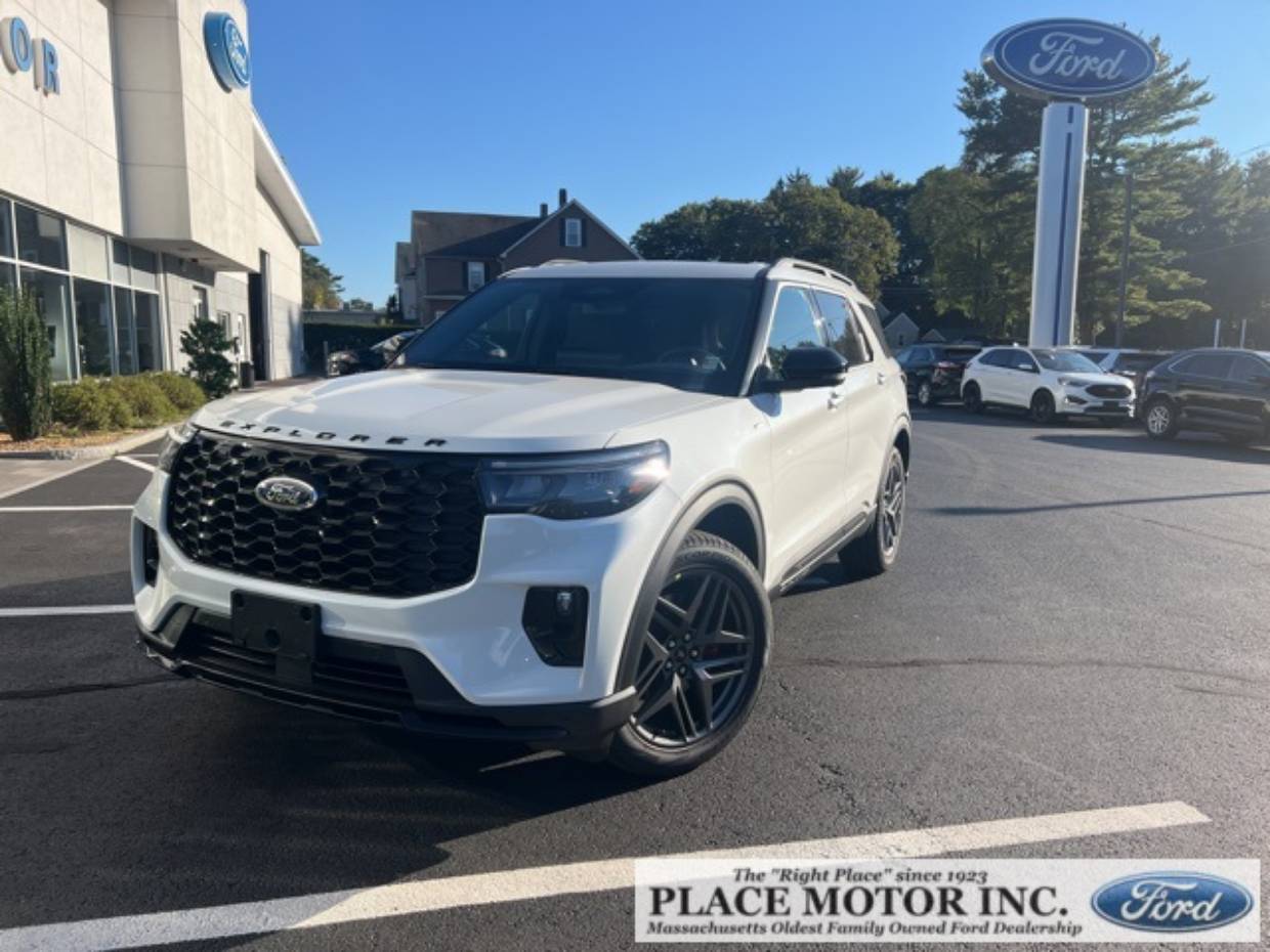 2025 Ford Explorer ST-LINE's photo