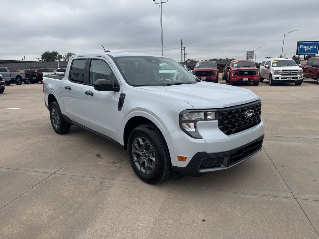 2025 Ford Maverick XLT photo 2