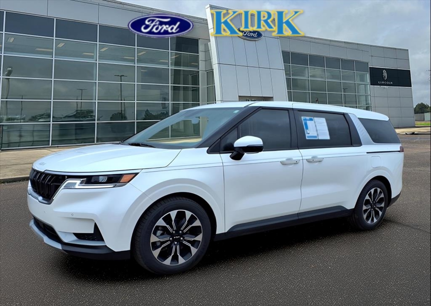 2024 Kia Carnival EX's photo