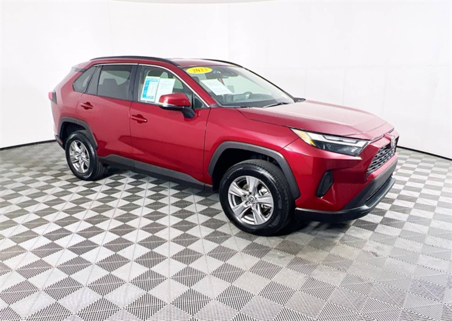 2023 Toyota RAV4 XLE's photo