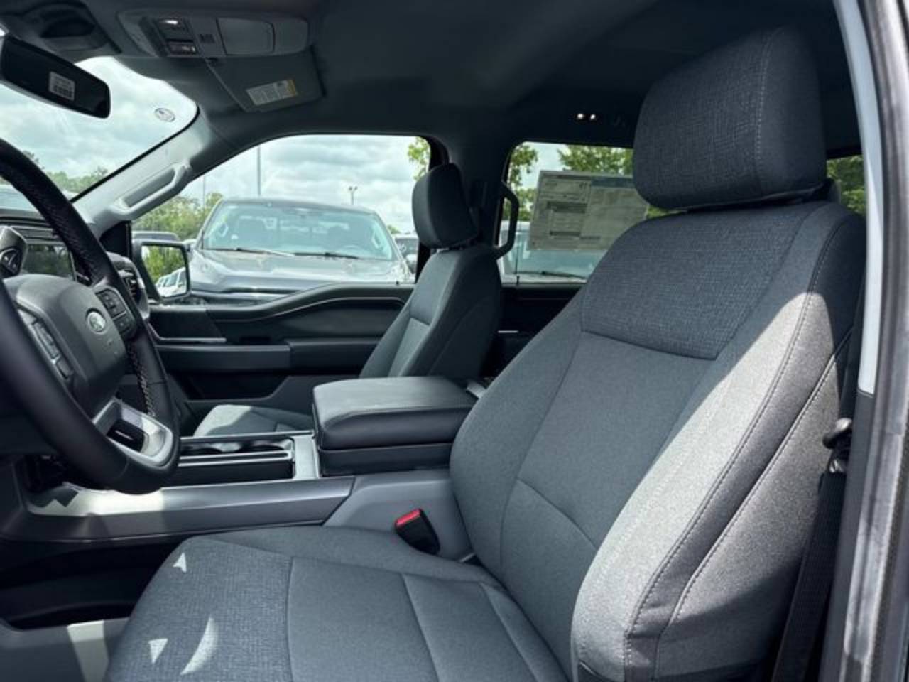 2025 Ford F-150 XLT - Photo 9