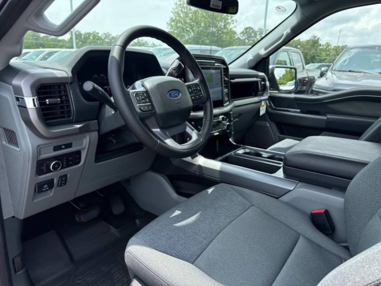 2025 Ford F-150 XLT - Photo 10