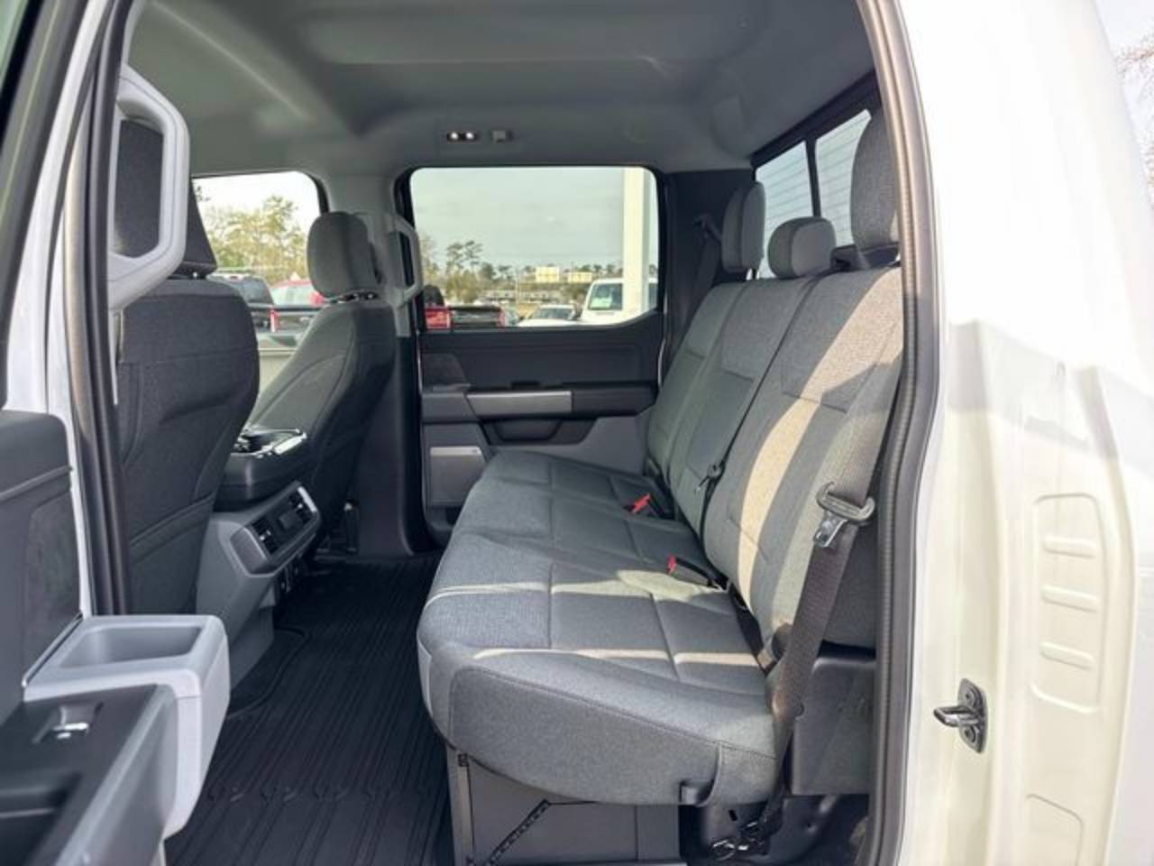 2025 Ford F-150 XLT - Photo 8