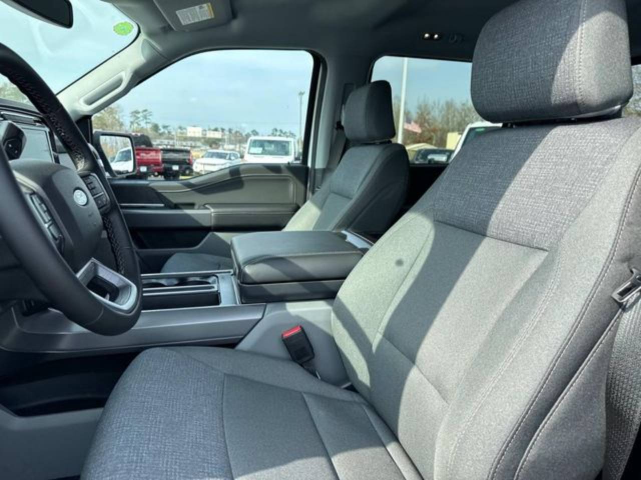 2025 Ford F-150 XLT - Photo 9
