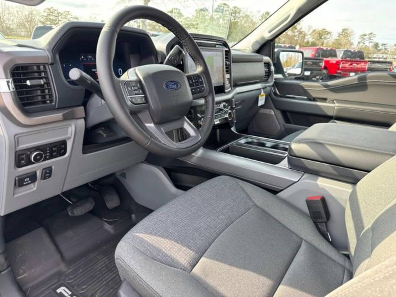 2025 Ford F-150 XLT - Photo 10
