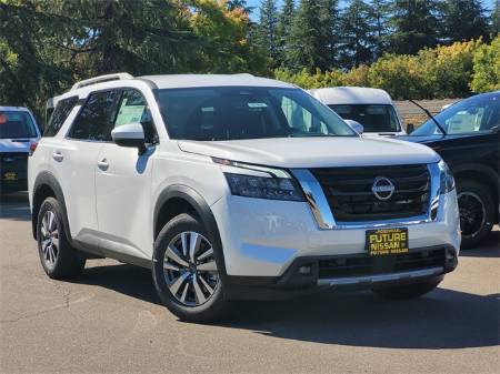 2025 Nissan Pathfinder SL