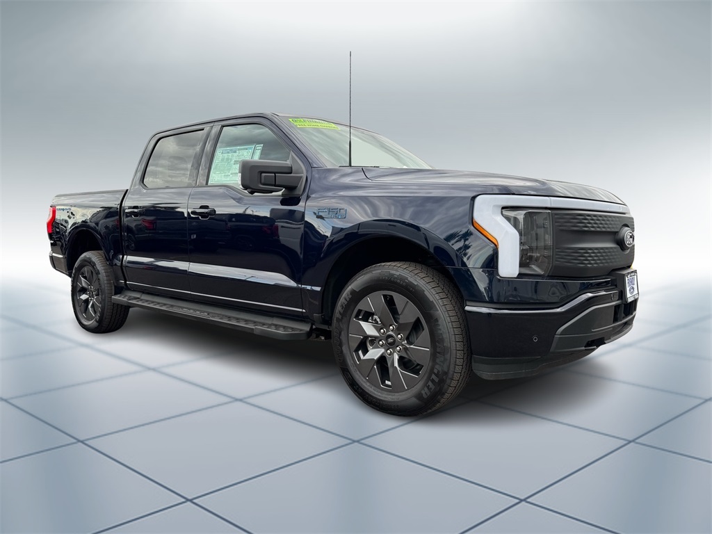 2025 Ford F-150 Lightning photo 2