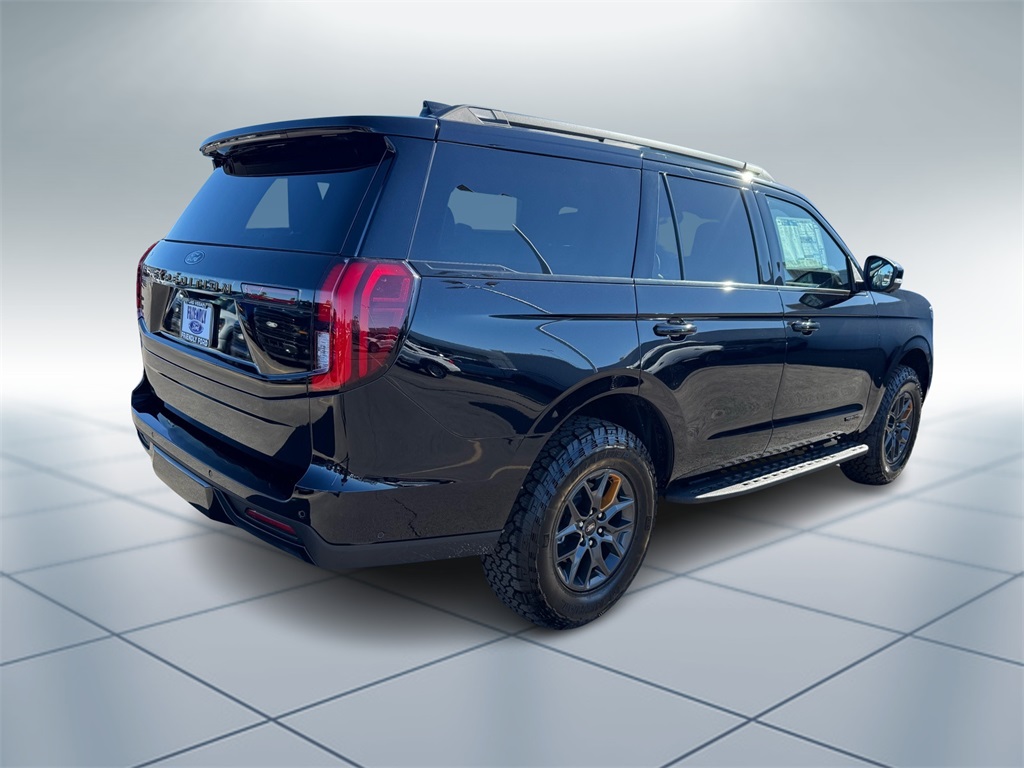 2025 Ford Expedition photo 3