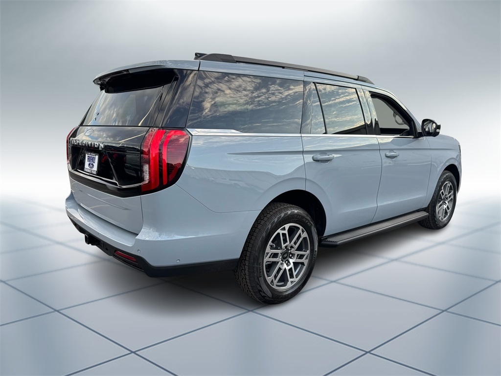 2025 Ford Expedition photo 3