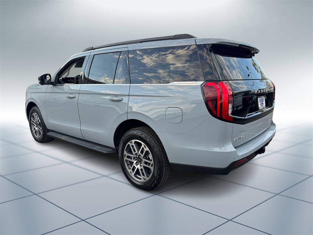 2025 Ford Expedition photo 4